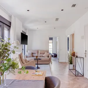 Apart-hotel Limehome Calle Ancha Del Carmen ***